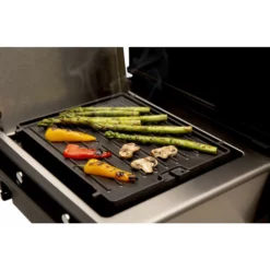 Plancha Réversible En Fonte Pour Réchaud Et IR Barbecue Broil King -Raviday Barbecue Soldes 11250 plancha reversible fonte broil king rechaud lateral ir ambiance 2