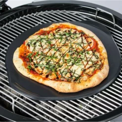 Pierre à Pizza En Céramique Pour Barbecue Weber GBS Ø 46,4 Cm -Raviday Barbecue Soldes 8830 pierre a pizza ceramique ambiance 2 min