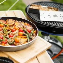 Boite De Fumage Smokerbox Pour Barbecue Cadac Au Charbon Et Au Gaz -Raviday Barbecue Soldes 98312v fumoir cadac ambiance1