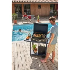 Plancha à Gaz Le Marquier Vintage Pure 260 + Chariot - Bleu Céleste 6 Plancha à Gaz Le Marquier Vintage Pure 260 + Chariot - Bleu Céleste -Raviday Barbecue Soldes pcvp260e31cv2 plancha gaz le marquier vintage pure 260 chariot bleu celeste ambiance