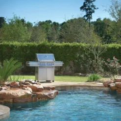 Pack Barbecue à Gaz Napoleon PRESTIGE PRO 500 + 3 Accessoires -Raviday Barbecue Soldes pro500rsib 2 lifestyle pool 1 1 2