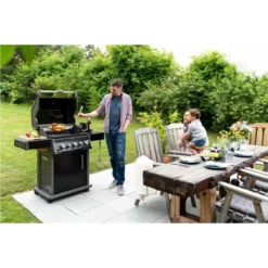 Barbecue à Gaz Napoleon Rogue 425 + Réchaud + Rôtissoire Incluse -Raviday Barbecue Soldes rb425rsbpk 1 fr a barbecue gaz napoleon rogue 425 rechaud rotissoire ambiance personnes